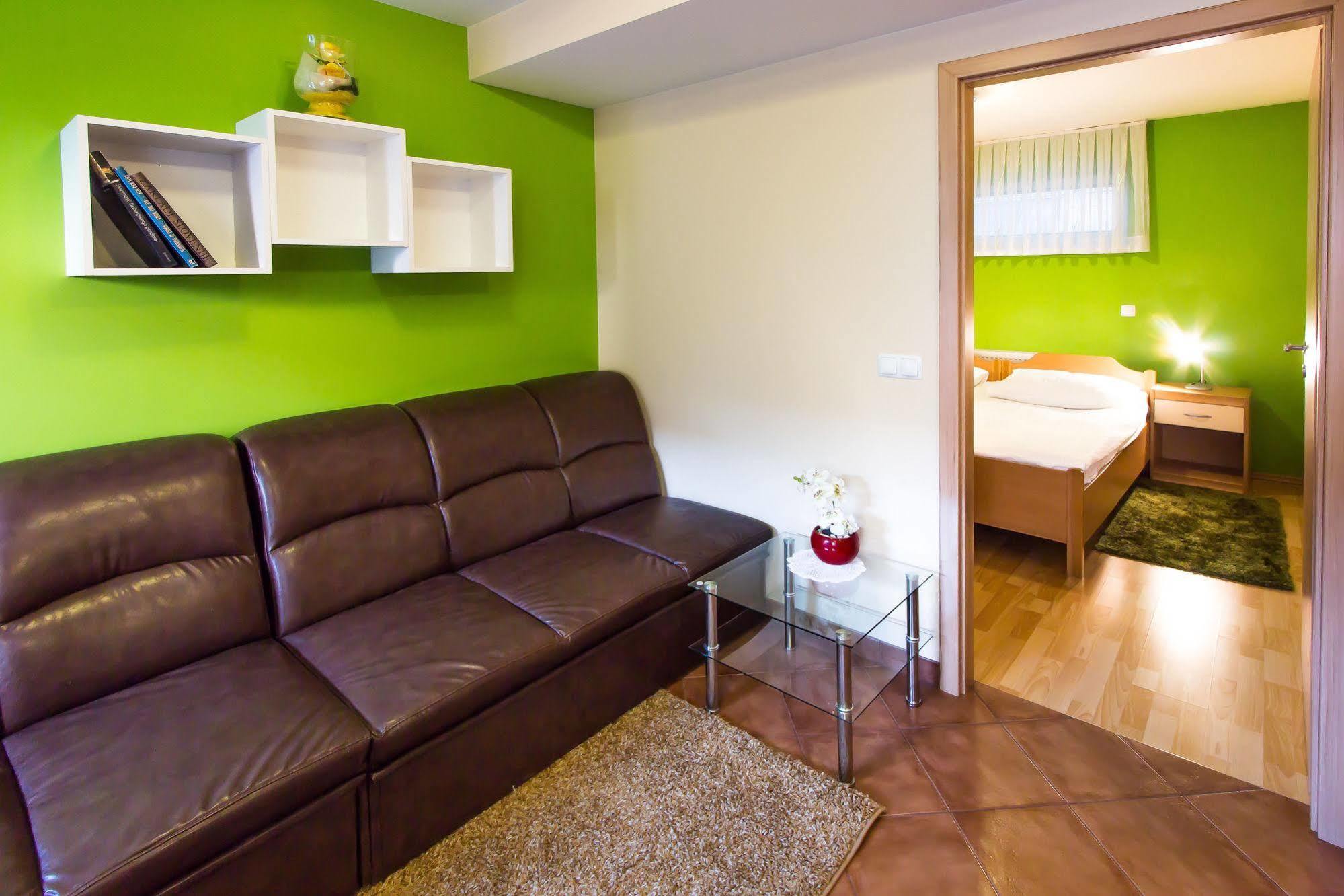 Rooms & Apartments Kepic, Airport Accomodation Cerklje na Gorenjskem Exterior photo