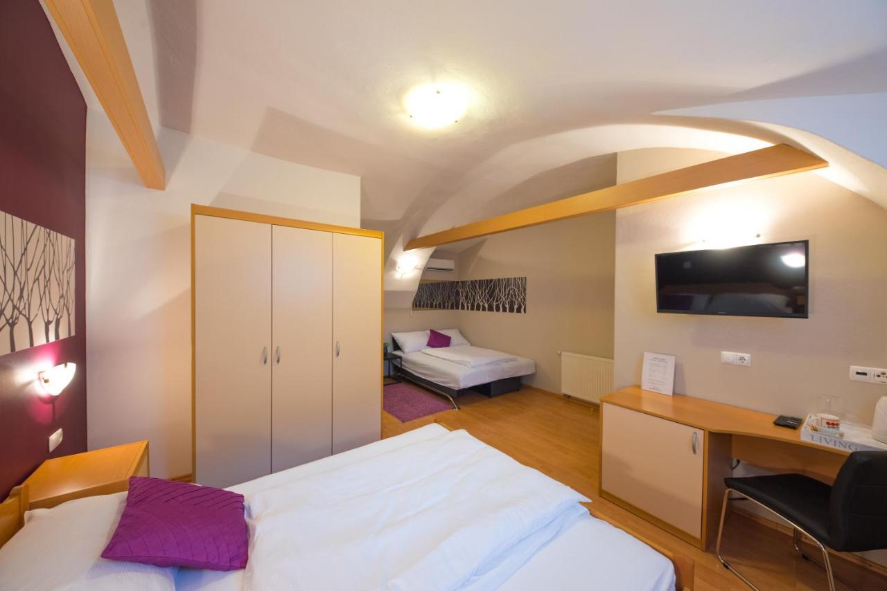 Rooms & Apartments Kepic, Airport Accomodation Cerklje na Gorenjskem Exterior photo